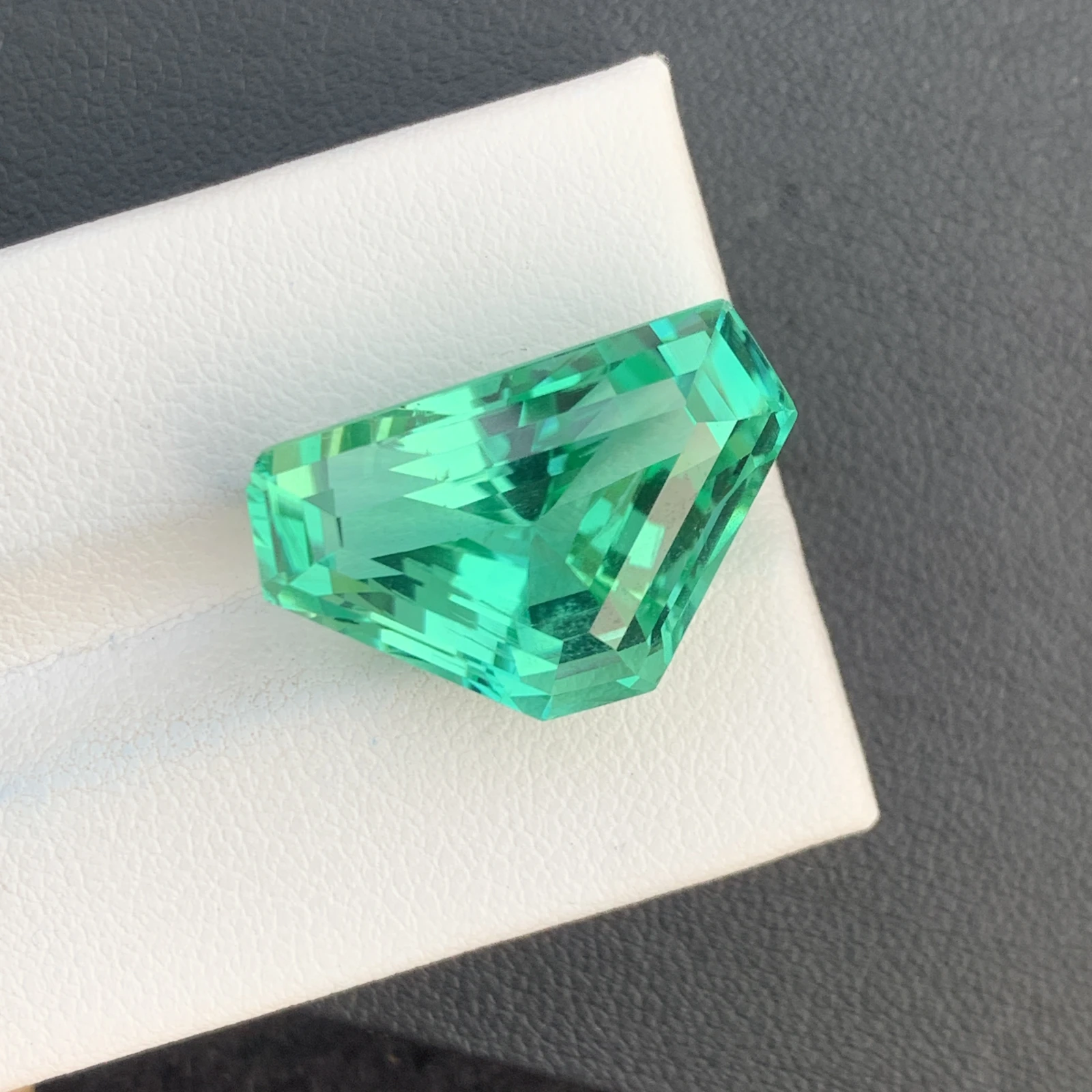 22.78ct Natural Radiated Green Kunzite Faceted Fancy Shape Loose Gemstone — view 3
